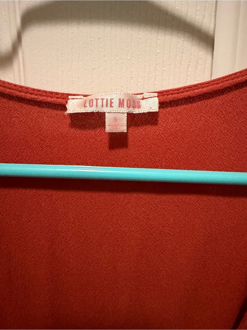 Rust Short Sleeve Button-Front Crop Top - Picture 2 of 3
